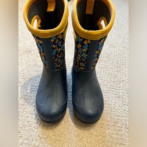 KIDS NEO TECH BOGS SIZE 13